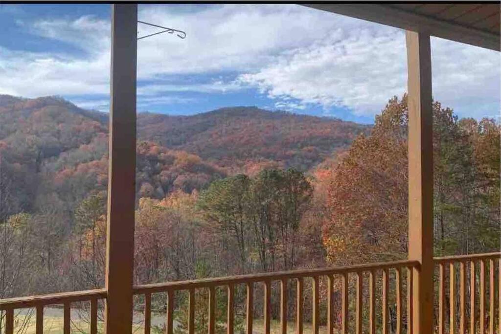 Condo With Stunning Mountain And 6Th Green Views Near Harrahs Cherokee Bryson City Whittier Екстер'єр фото