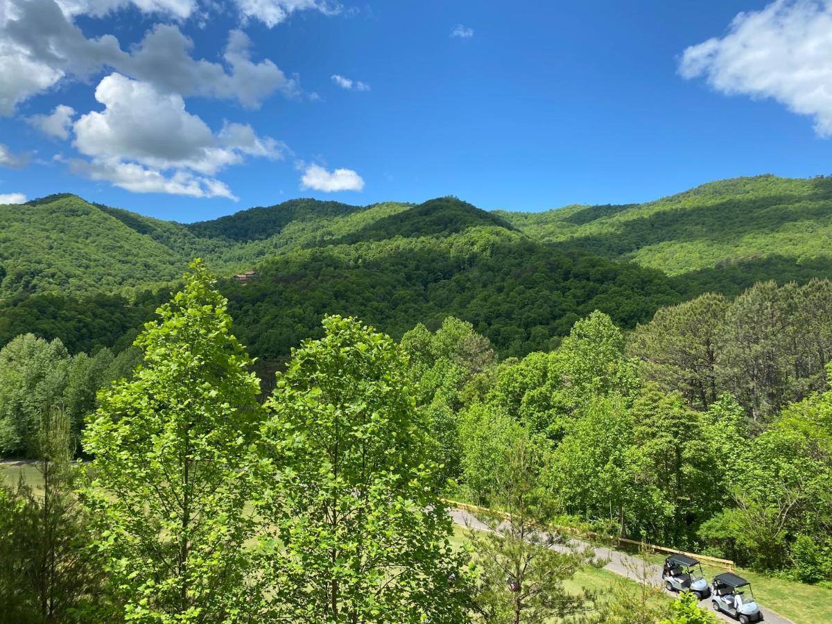 Condo With Stunning Mountain And 6Th Green Views Near Harrahs Cherokee Bryson City Whittier Екстер'єр фото